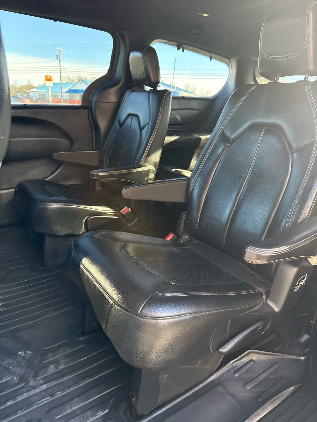 Used 2021 Ceramic Gray Clearcoat Chrysler Touring L image 6
