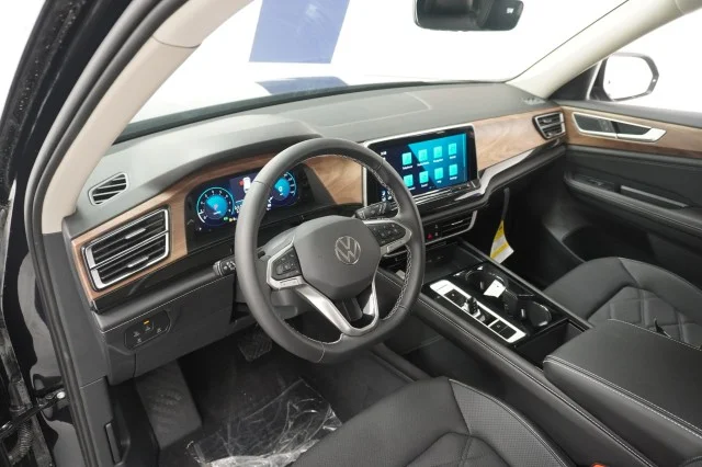 2026 Volkswagen Atlas SE w/Tech - Photo 18