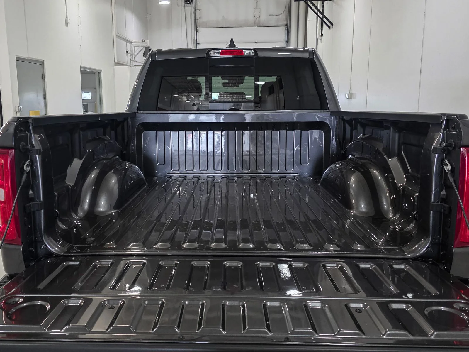 New 2026 Granite Crystal Metallic Clear-Coat Exterior Paint RAM Big Horn/Lone Star image 16