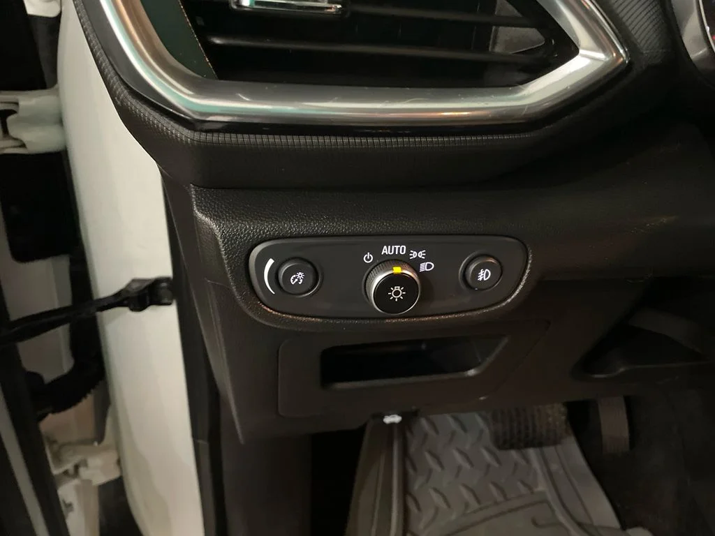 Used 2022 Summit White Chevrolet LT image 12