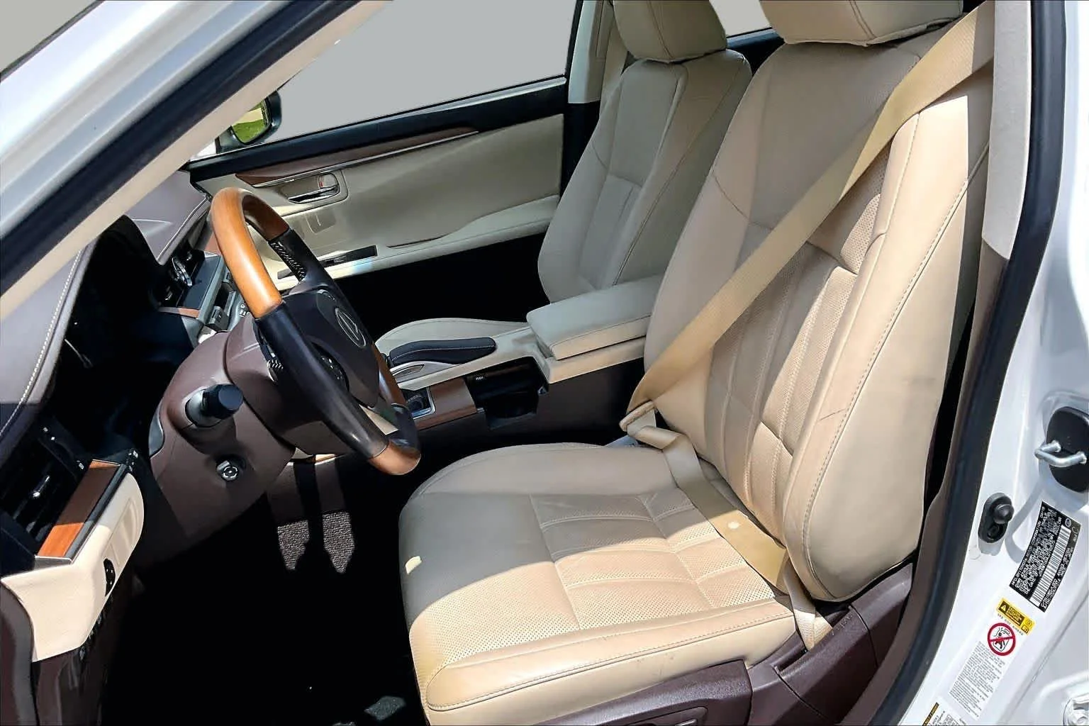 Used 2018 Eminent White Pearl Lexus  image 8