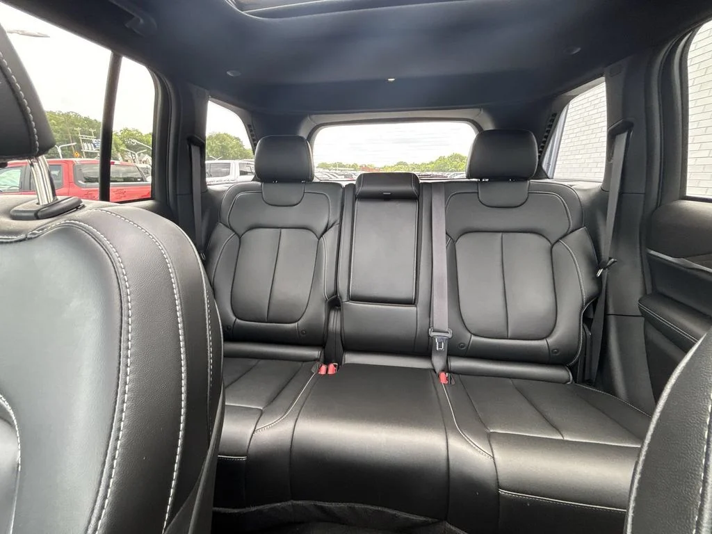 Used 2025 White Jeep Limited image 26
