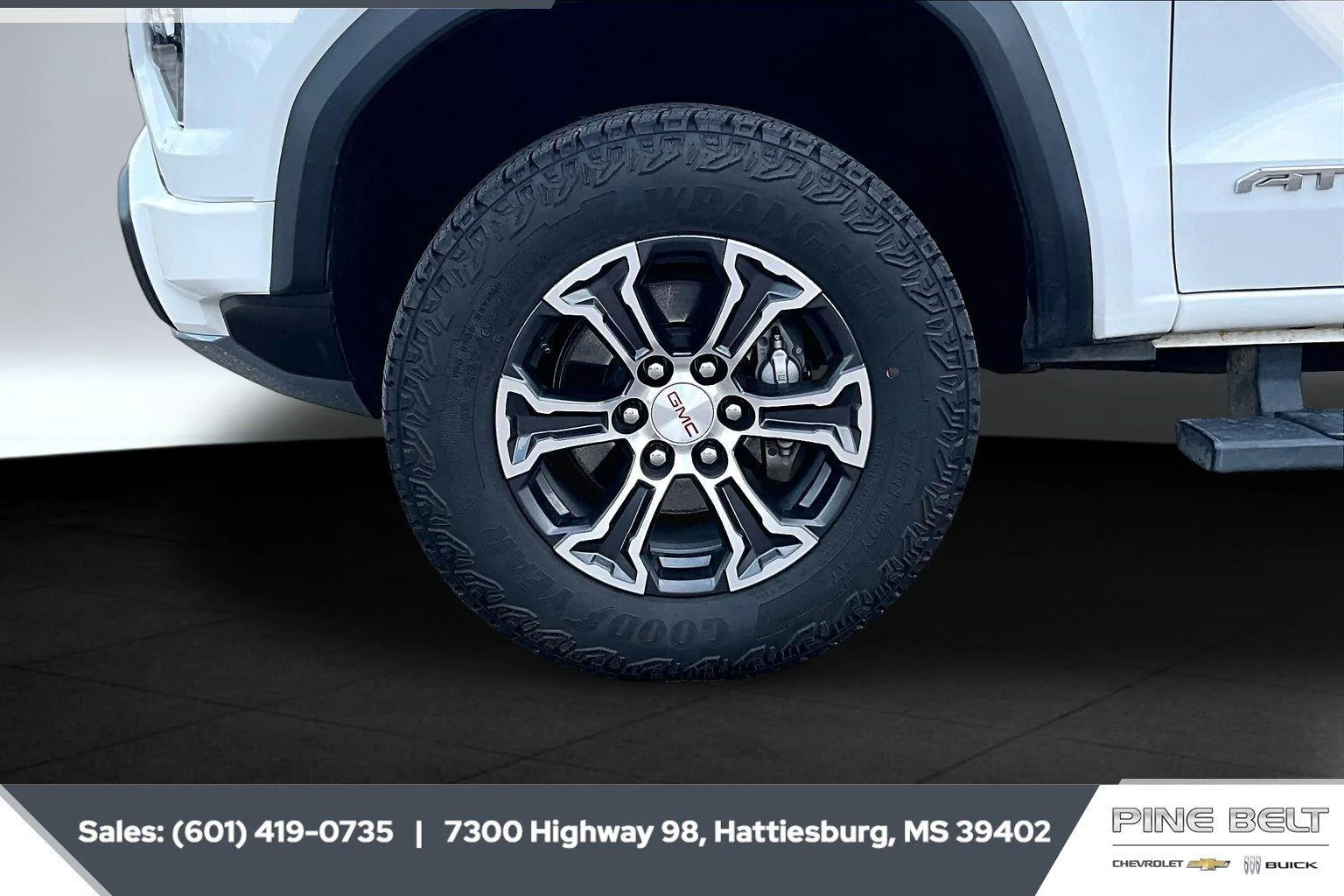 Used 2023 SUMMIT WHITE GMC 4WD AT4 image 8