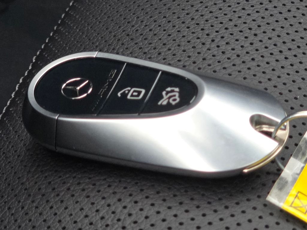 New 2026 MANUFAKTUR exclusive graphite grey magno Mercedes-Benz C 43 AMG® image 38