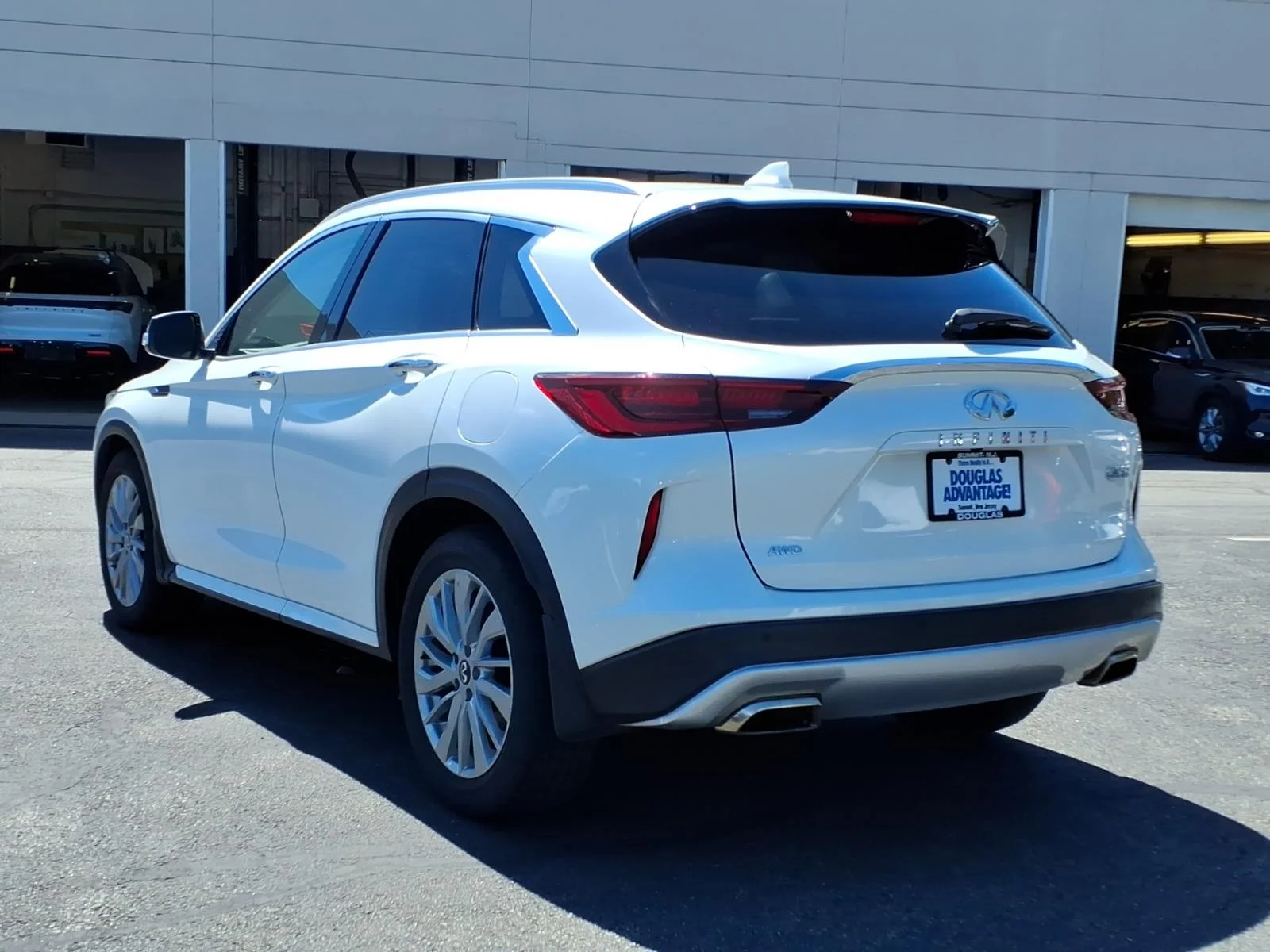 Certified Used 2025 White INFINITI LUXE image 8