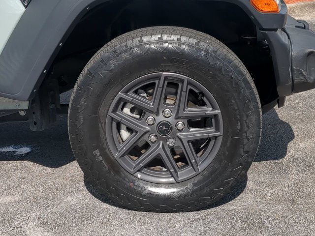 Certified Used 2024  Jeep Sport S image 11