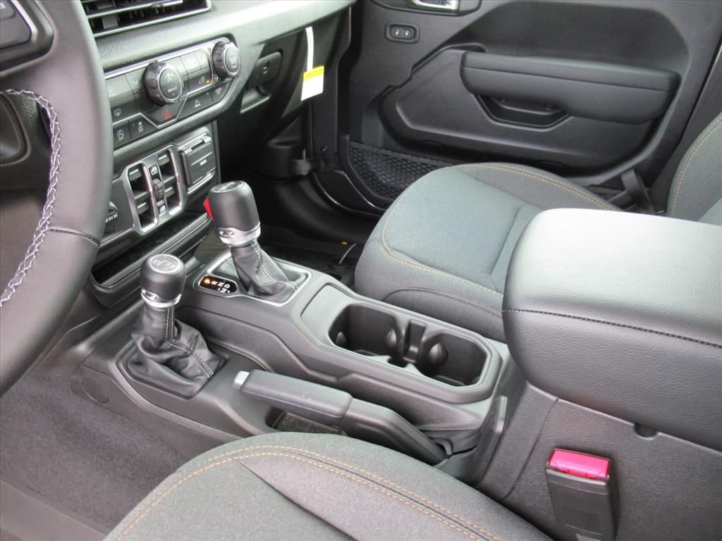 New 2026 Granite Crystal Metallic Clearcoat Jeep Sport S image 16