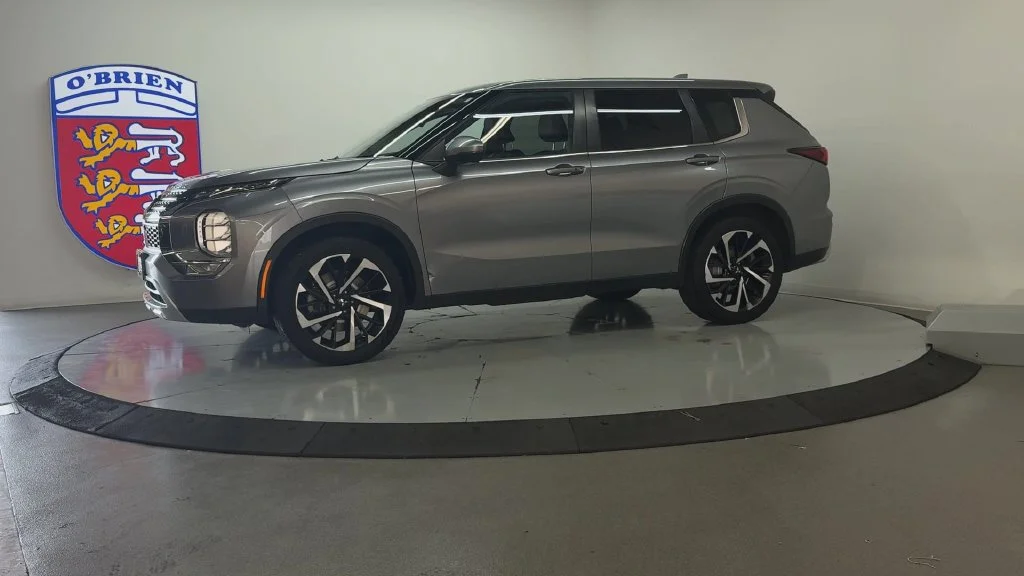 Used 2022 Mercury Gray Metallic Mitsubishi SE image 8