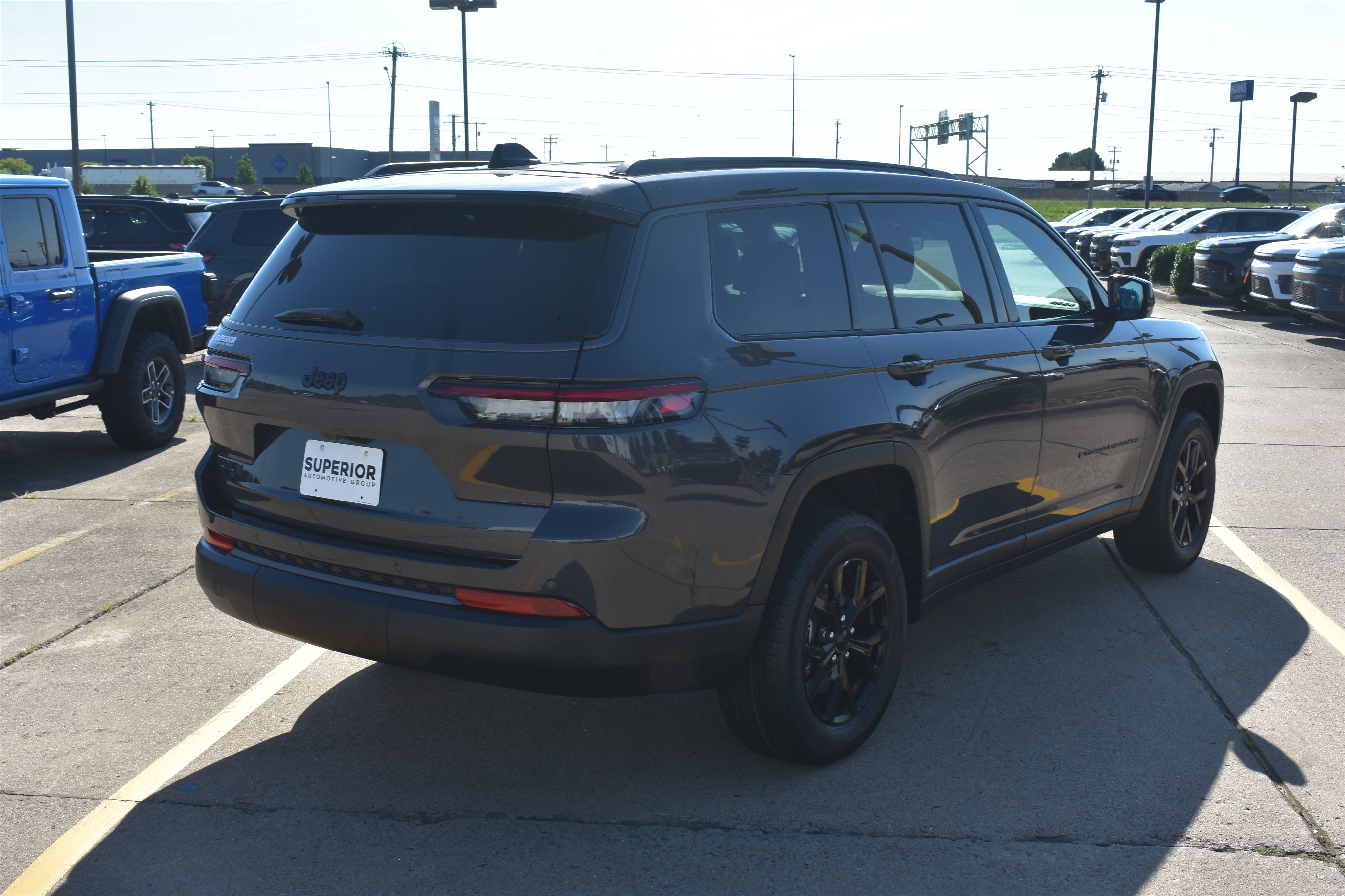 New 2026 Baltic Gray Metallic Clear-Coat Exterior Paint Jeep Laredo Altitude image 5