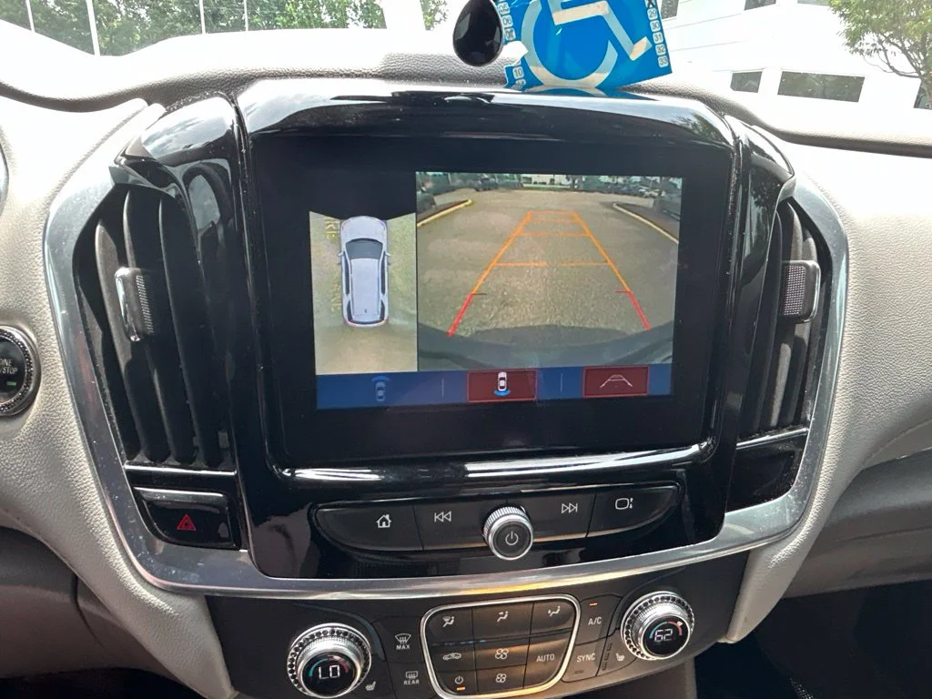 Used 2019 Gray Chevrolet 3LT image 17