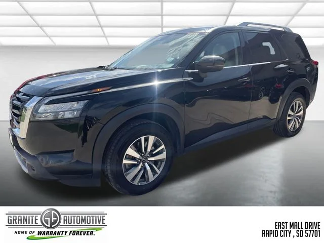 2025 Nissan Pathfinder SL