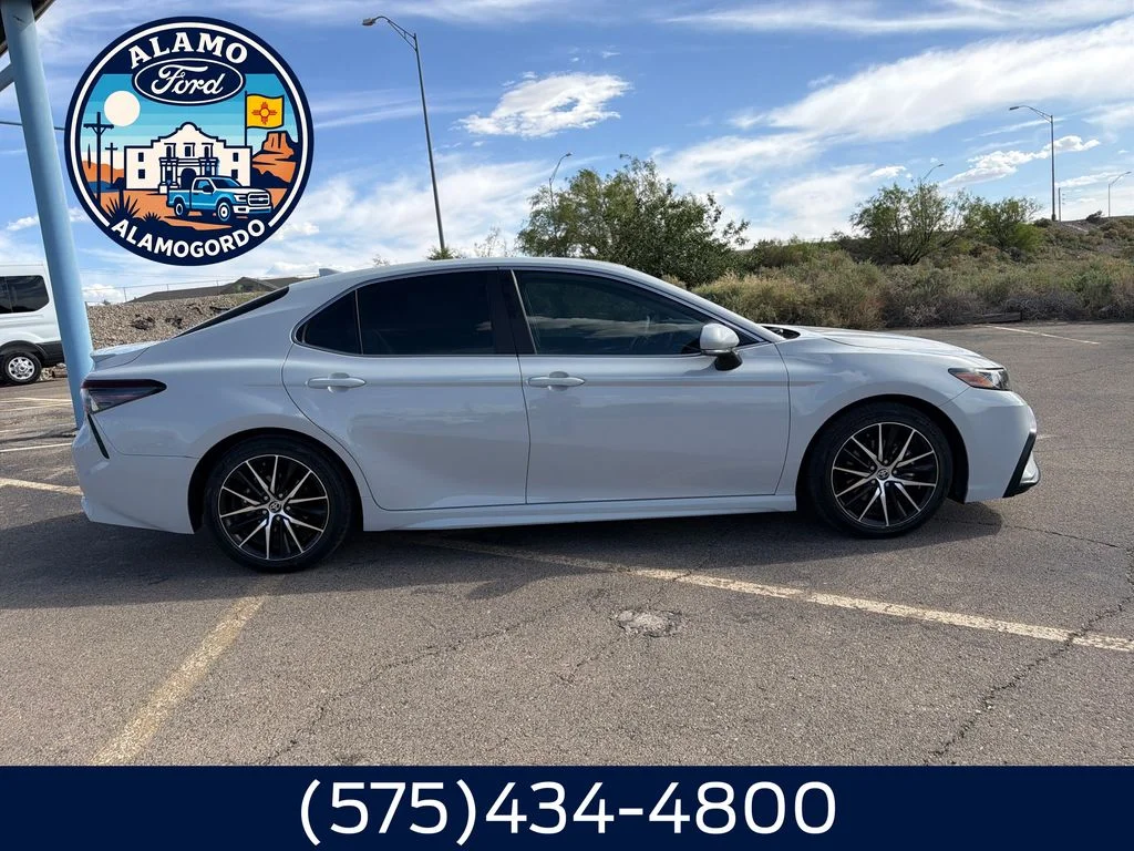 Used 2024 Ice Toyota SE image 6