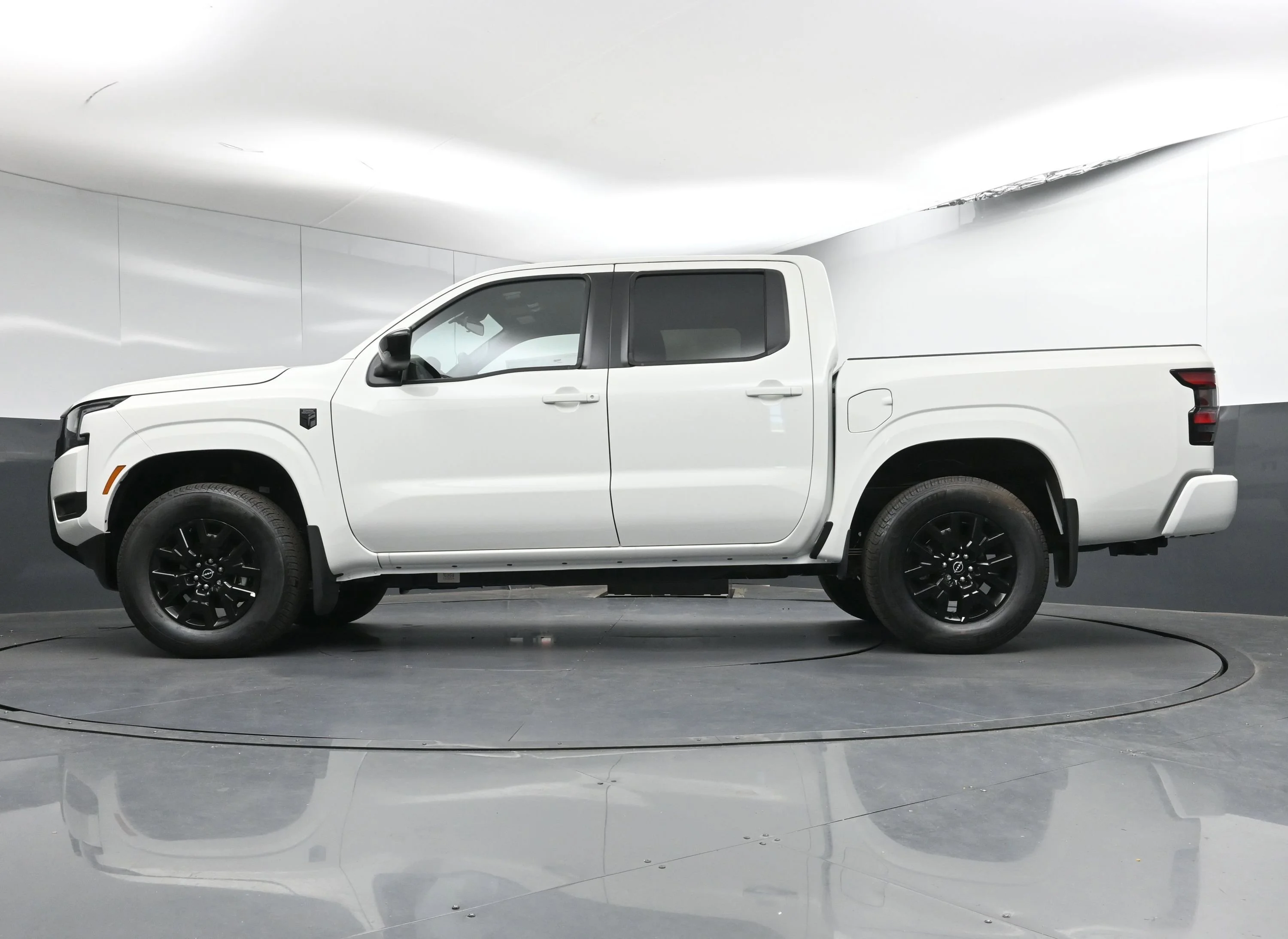New 2026 Glacier White Nissan Crew Cab SV image 28