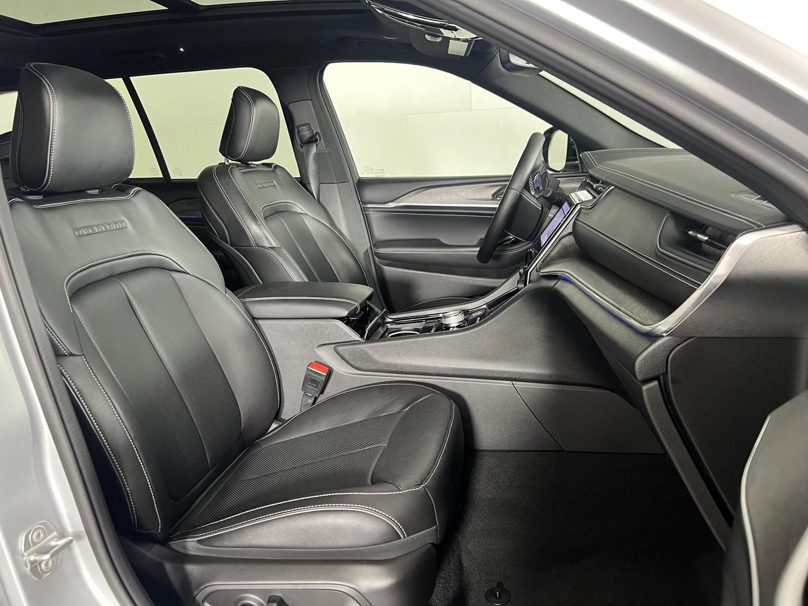 Used 2022 Silver Zynith Jeep Overland image 23