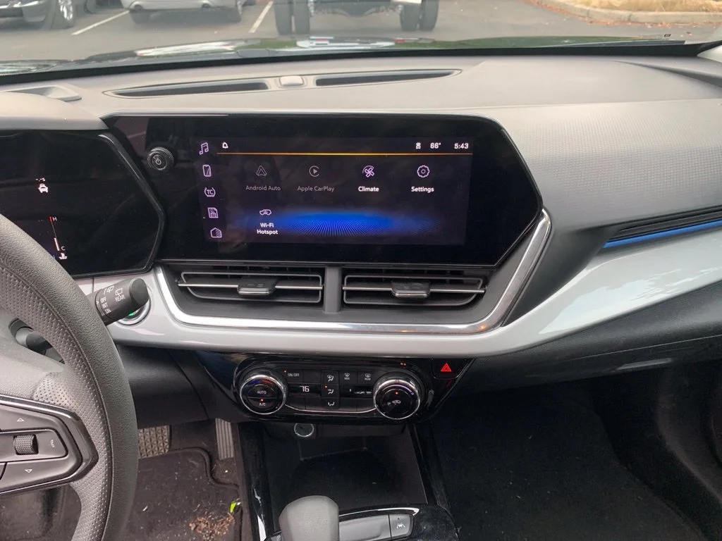 Used 2025 Mosaic Black Metallic Chevrolet LT image 15