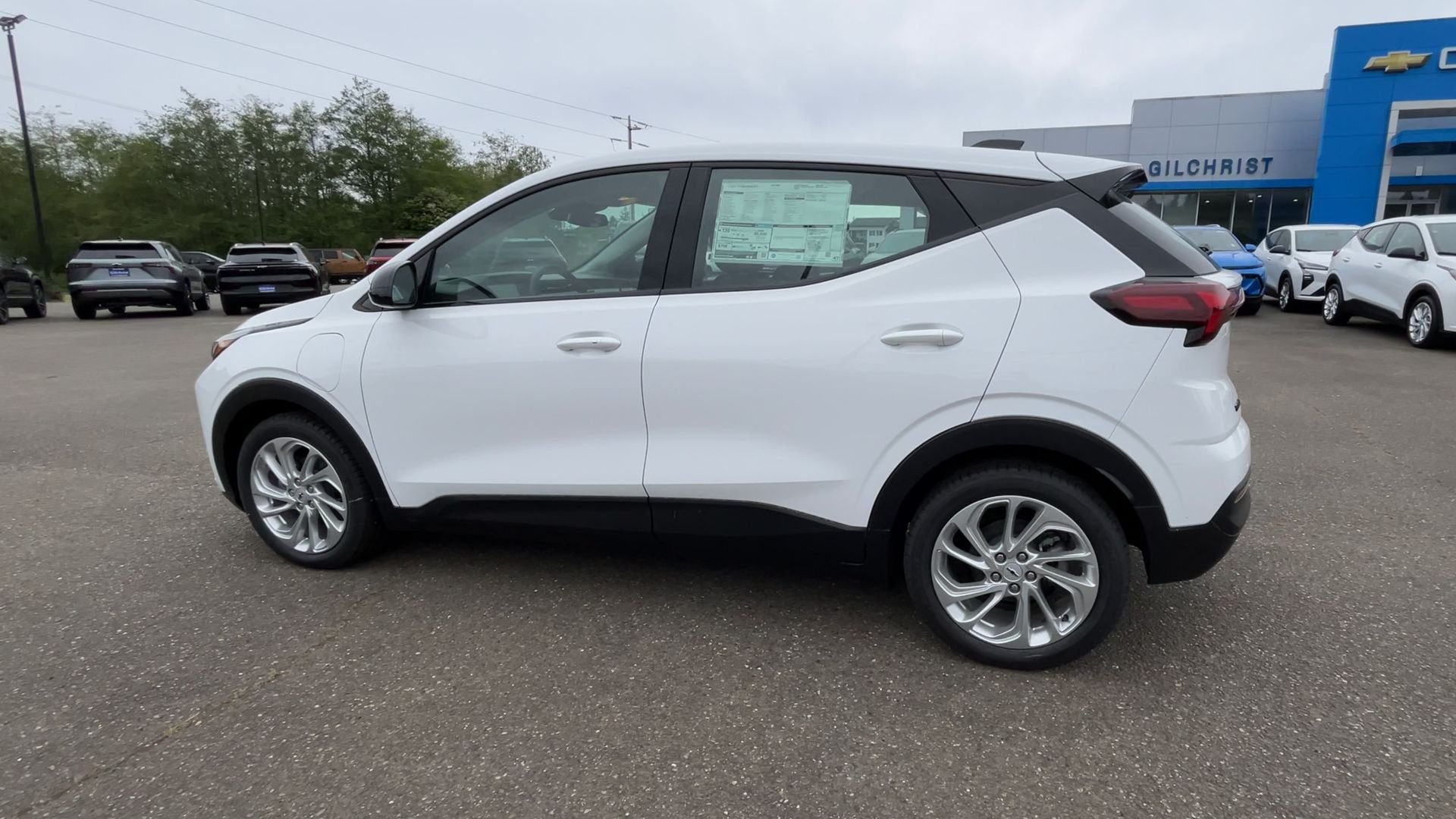 New 2027 Summit White Chevrolet LT image 5