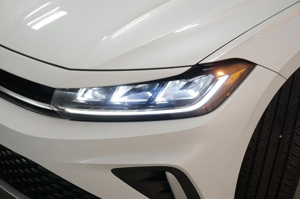 Certified Used 2025 Pure White Volkswagen 1.5T SE image 42