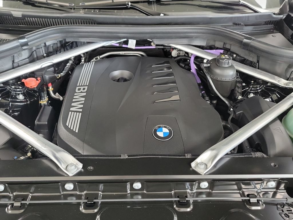 New 2026 Black Sapphire Metallic BMW xDrive40i image 30