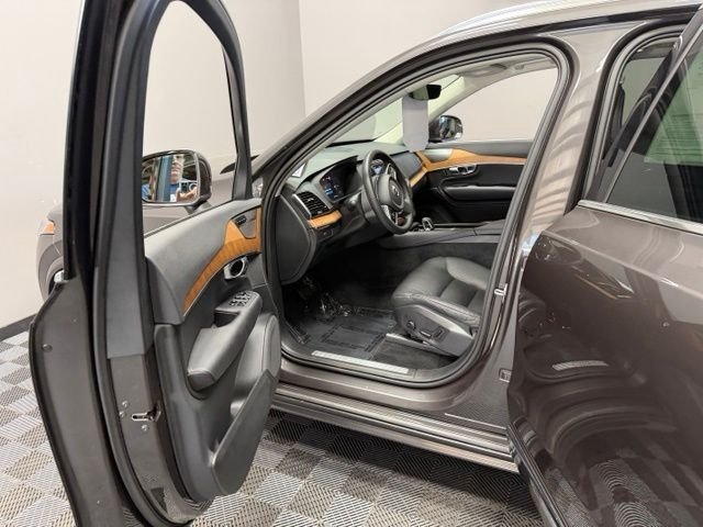 Certified Used 2023 Platinum Gray Metallic Volvo B6 Plus 7-Seater image 14