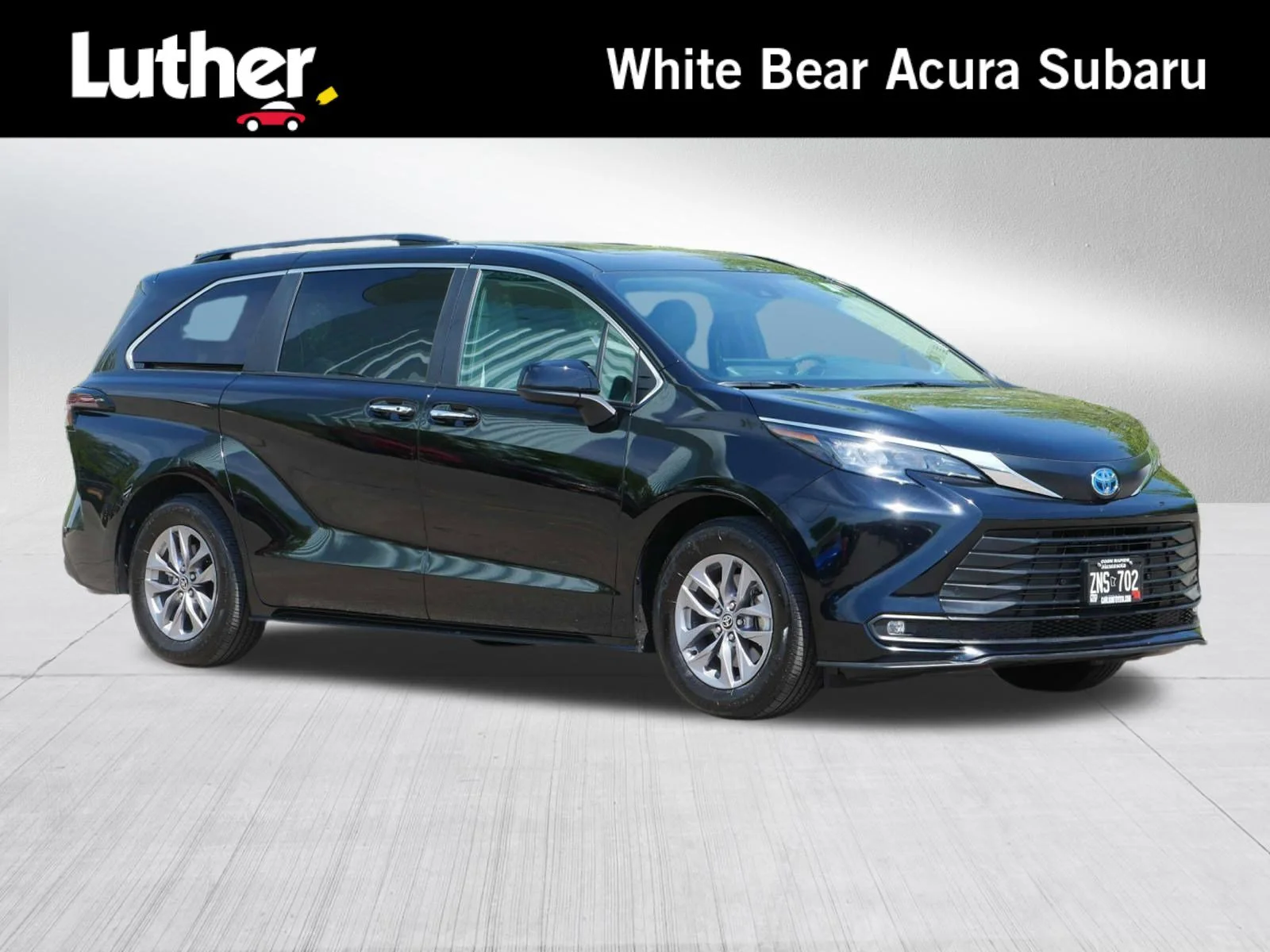 2025 Toyota Sienna XLE 7-Passenger Hybrid AWD's photo