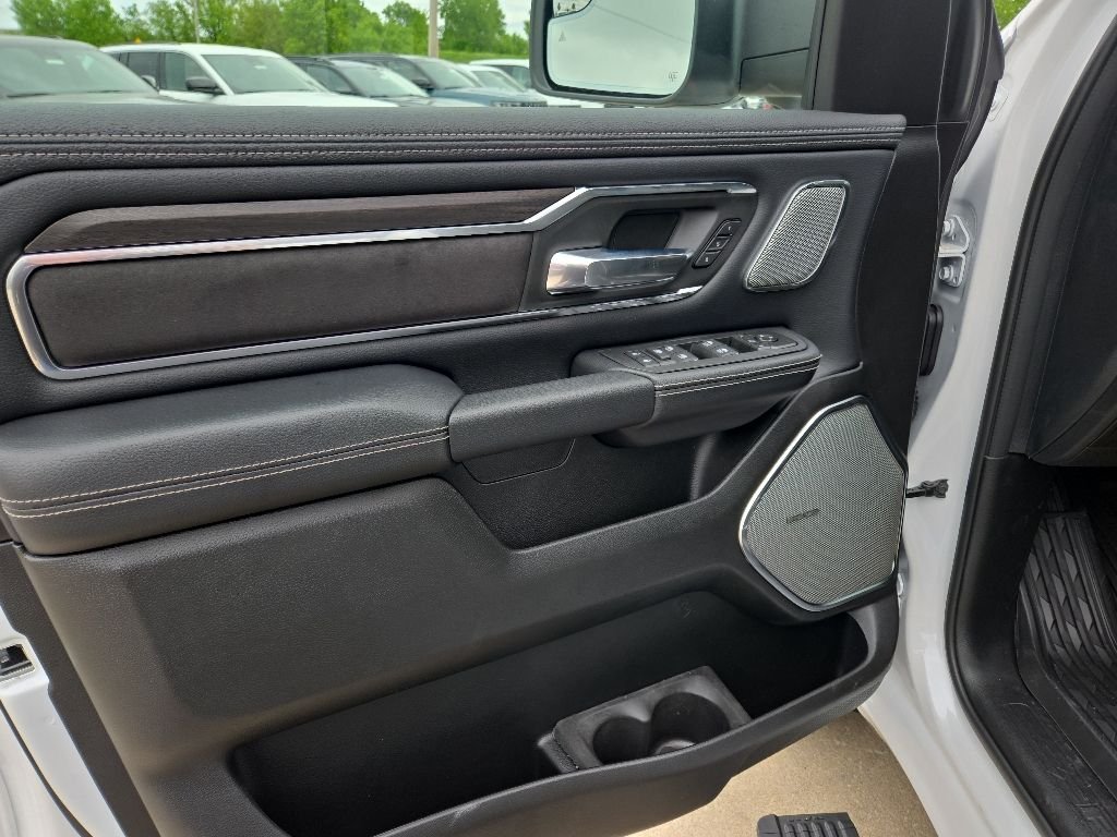 New 2026 Ivory White Tri-Coat Pearl-Coat Exterior Paint RAM Laramie image 40