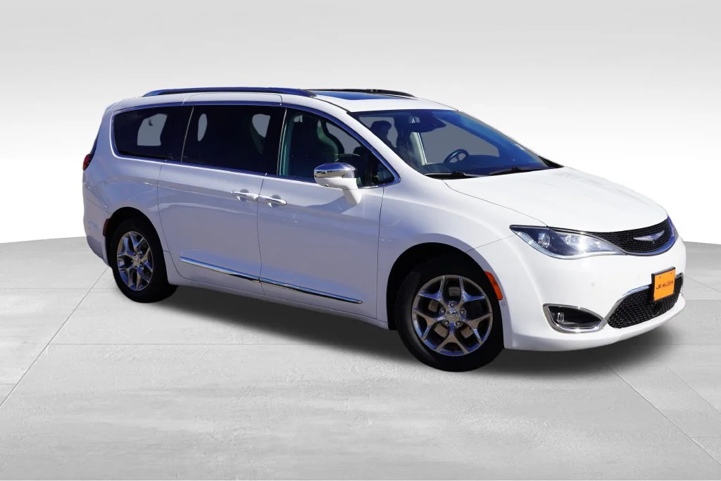 Certified 2018 Chrysler Pacifica Limited with VIN 2C4RC1GG4JR171722 for sale in New Prague, MN