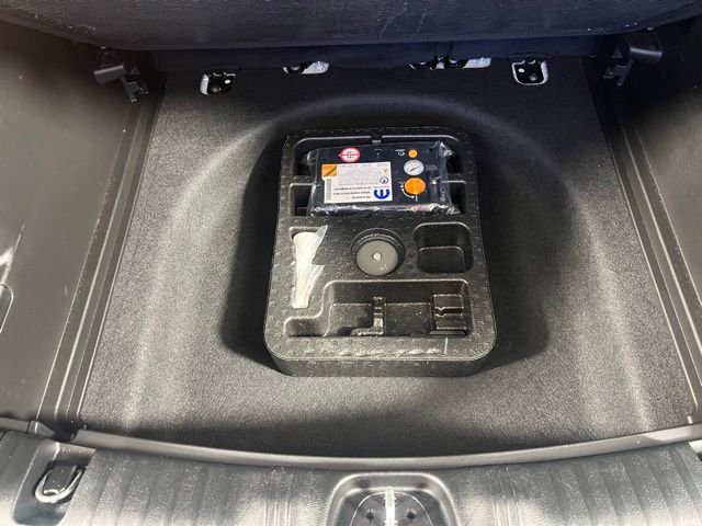 Certified Used 2022 White Jeep Latitude Lux image 15