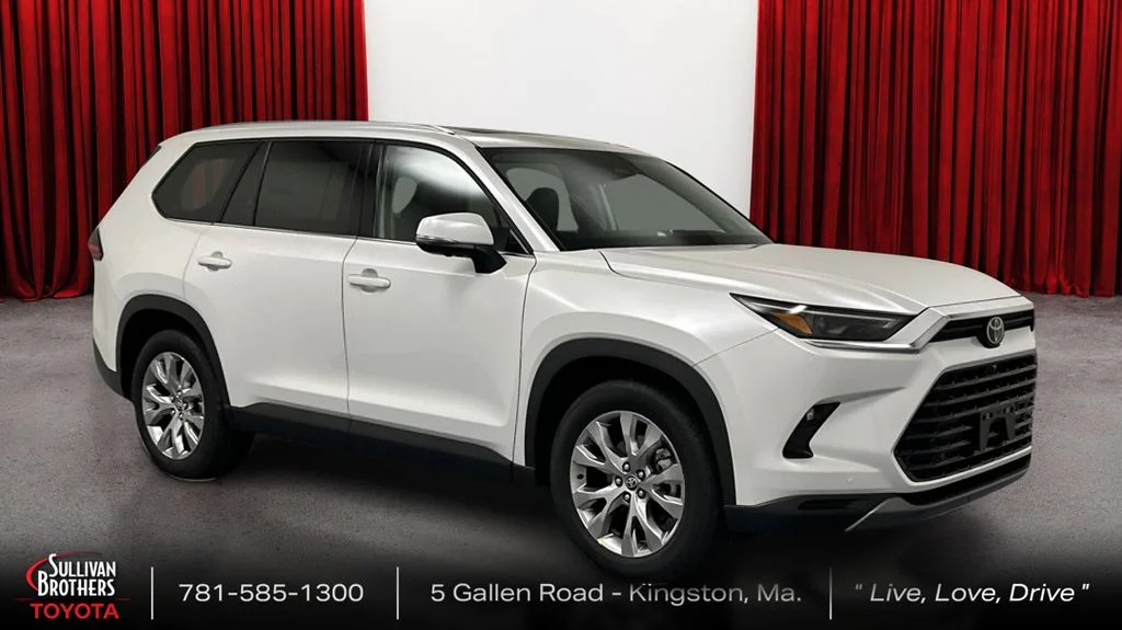Used 2025  Toyota Limited image 3