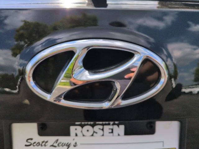 Used 2014 Black Hyundai Base image 25