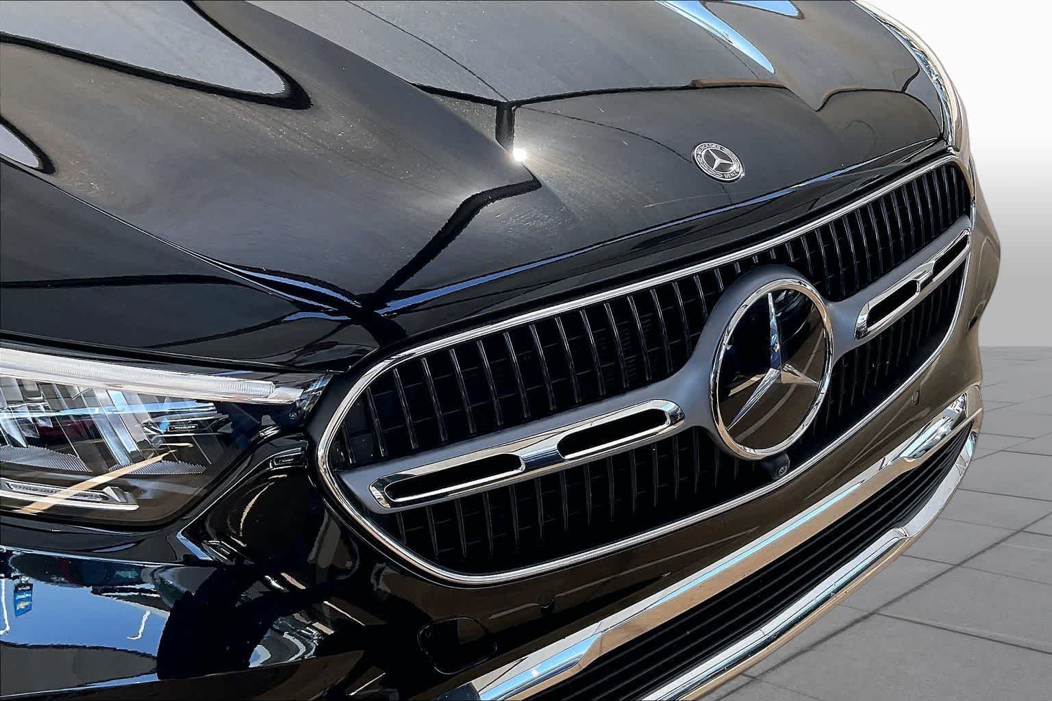 Used 2025 Obsidian Black Metallic Mercedes-Benz GLC 300 image 42