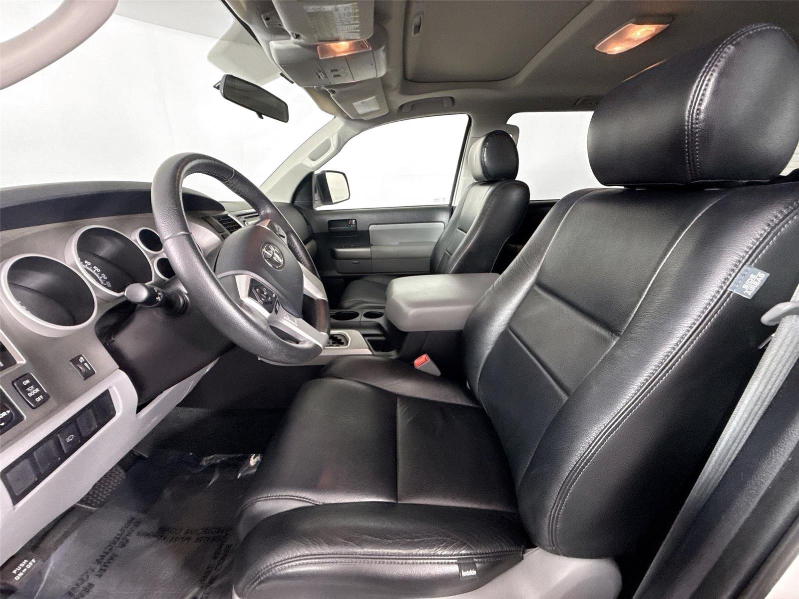 Used 2016 Super White Toyota SR5 image 3