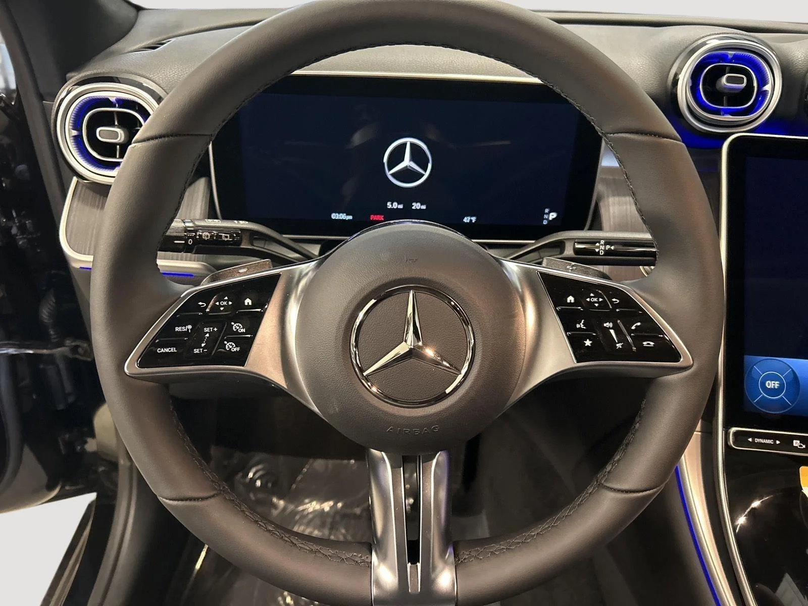 New 2026 BLACK Mercedes-Benz GLC 300 image 17