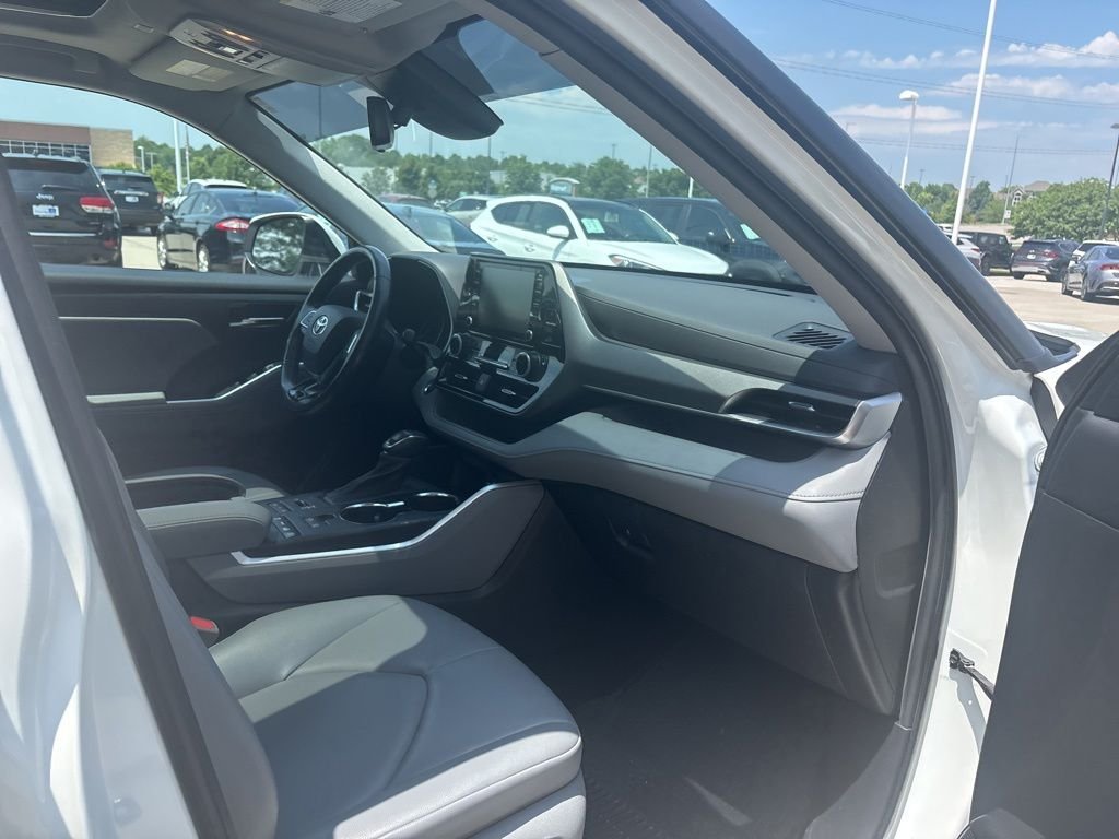 Used 2021 Blizzard Pearl Toyota XLE image 25