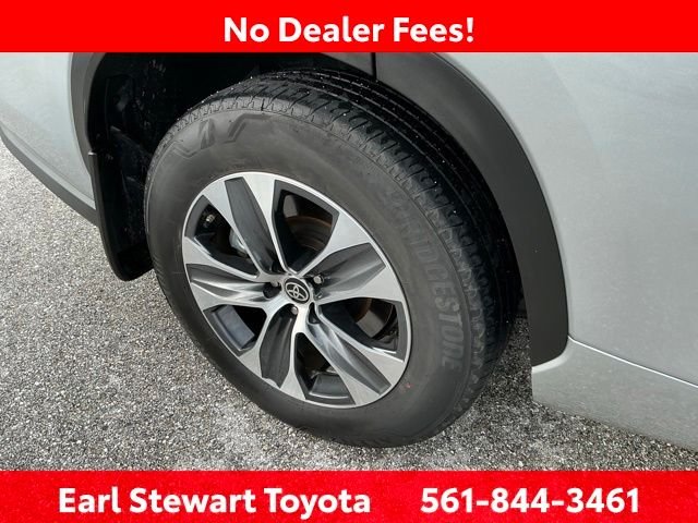 Certified Used 2025 Silver Toyota XLE image 69