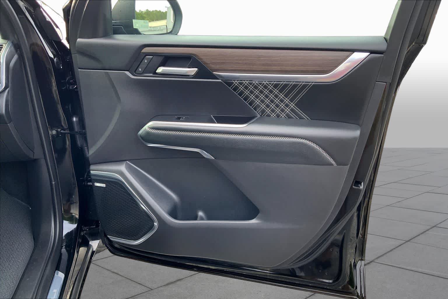 Used 2025 Ebony Twilight Metallic GMC FWD Denali image 22