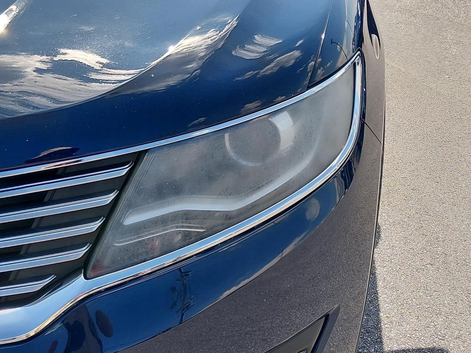Used 2018 Blue Diamond Metallic Lincoln Reserve image 10
