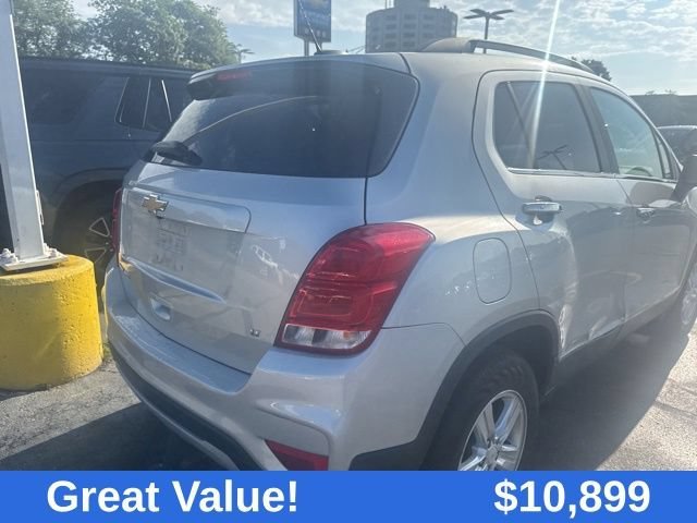 Used 2018 SILVER ICE METALLIC Chevrolet LT image 10
