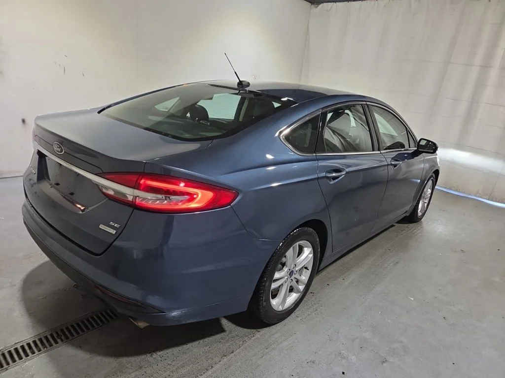 Used 2018 Blue Ford SE image 6