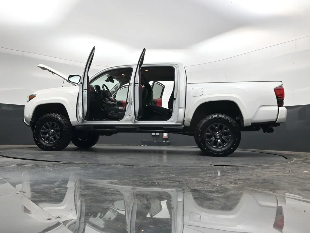 Used 2023 White Toyota SR5 image 39