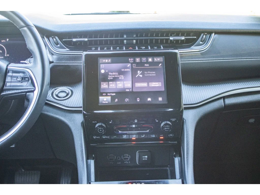 Used 2023 Baltic Gray Metallic Clearcoat Jeep Altitude image 28