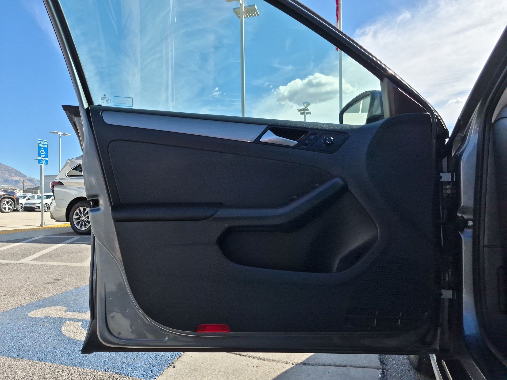 Used 2015 Platinum Gray Metallic Volkswagen 2.0L TDI SE w/Connectivity image 11
