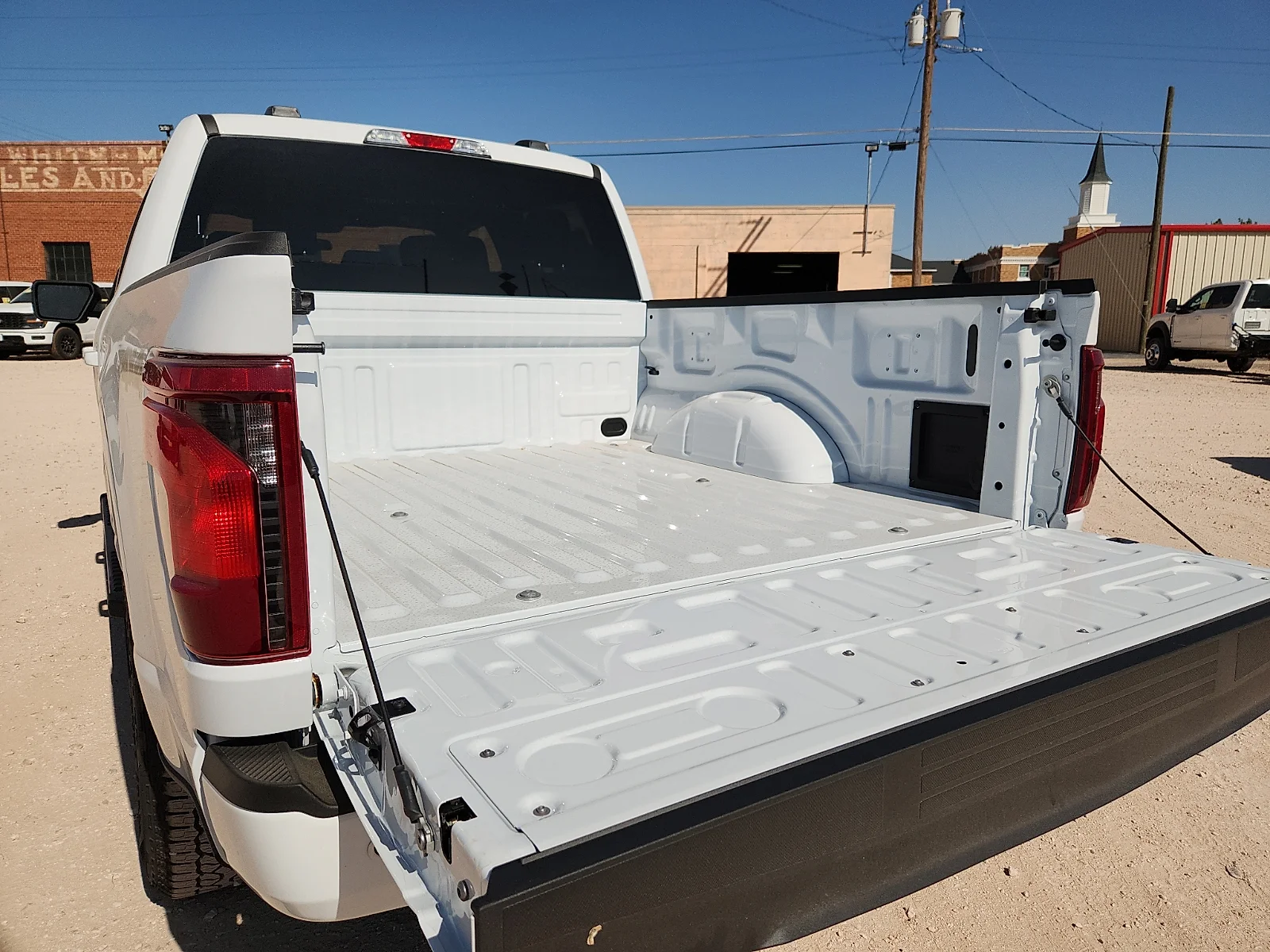 New 2026 Oxford White Ford XLT image 12
