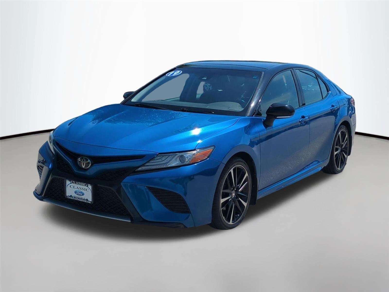 Used 2019 Blue Streak/Midnight Black Metallic Toyota XSE image 1