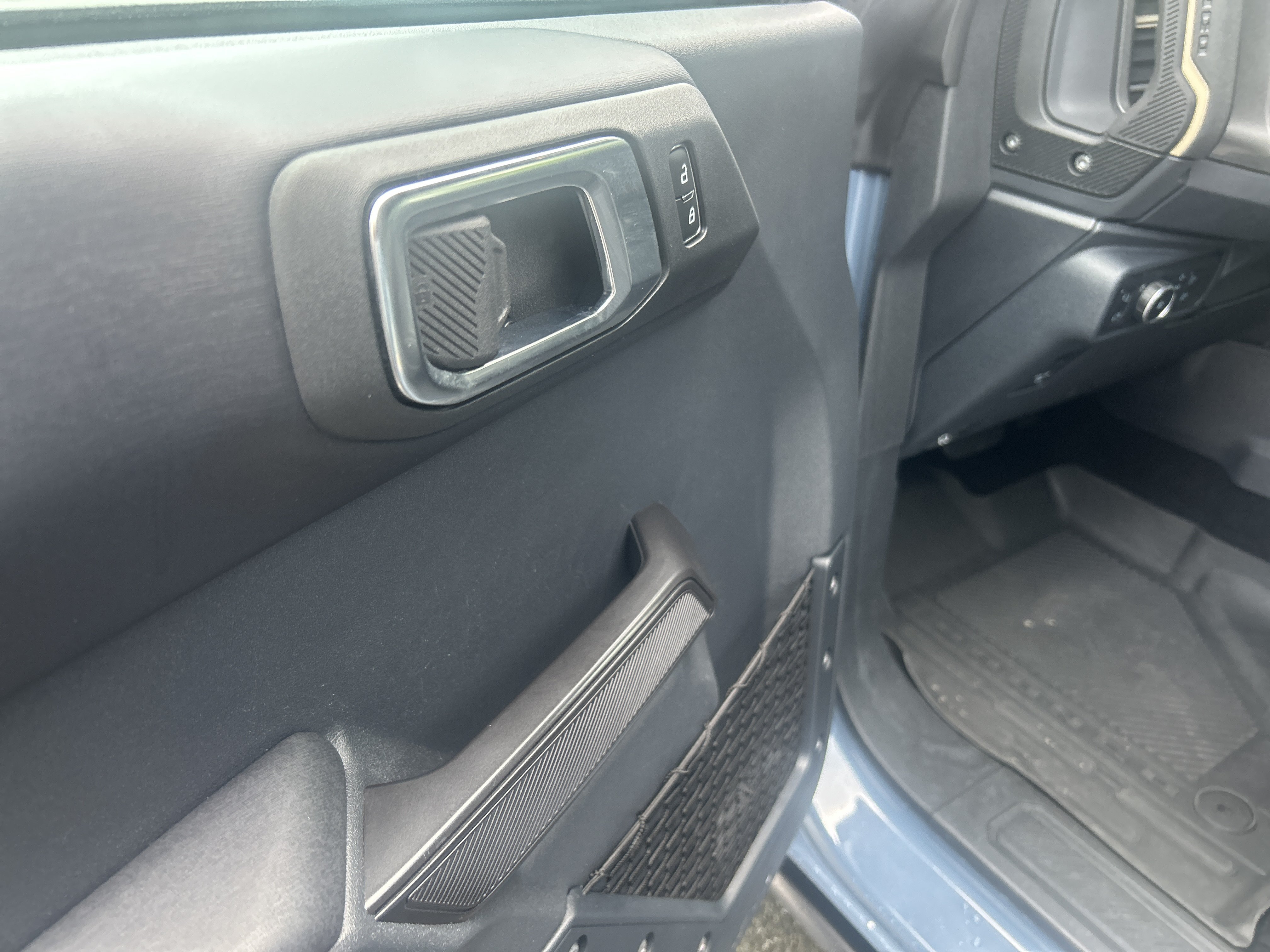 Used 2025 Azure Gray Metallic Ford Badlands image 10