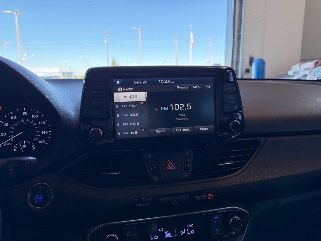 Used 2018 Black Hyundai Base image 16