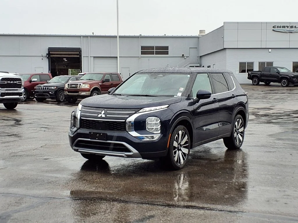 Used 2025 Black Mitsubishi  image 2