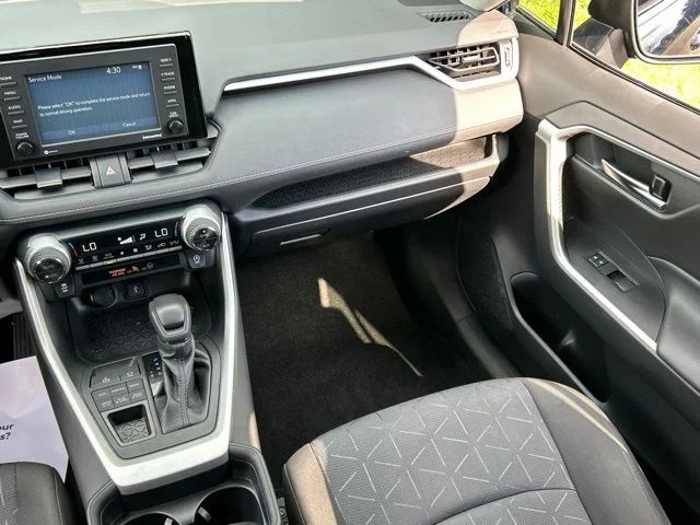Used 2020  Toyota XLE image 48