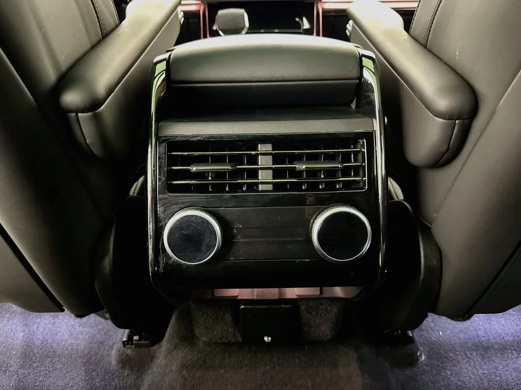Used 2025 White Land Rover Dynamic SE image 26