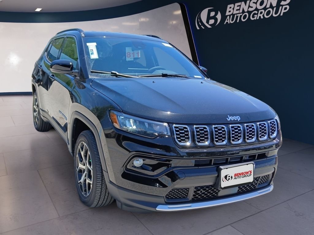 New 2026 Diamond Black Crystal Pearl-Coat Exterior Paint Jeep Limited image 7