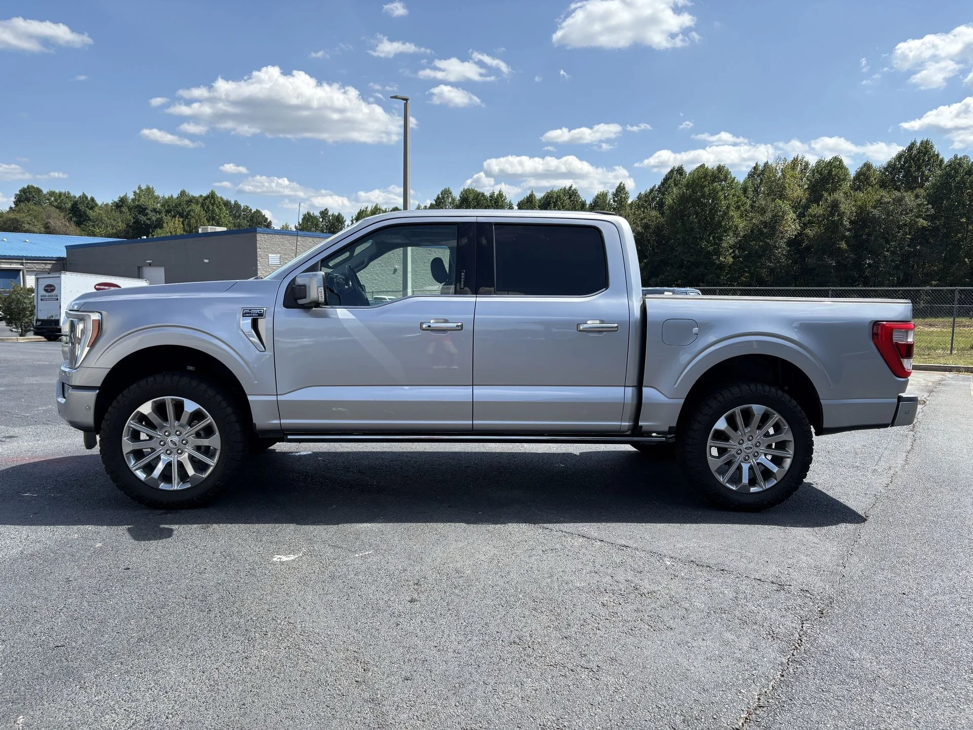 Used 2022 Silver Metallic Ford Limited image 22